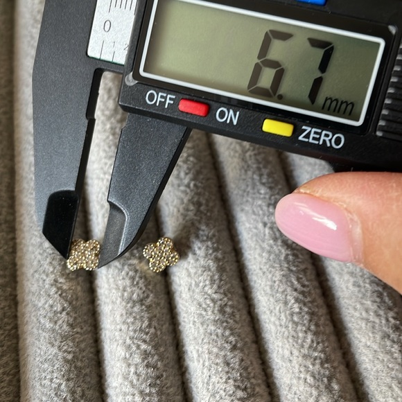 Vintage - Silver Toned 6.7mm CZ Pave Clover Earrings - Picture 9 of 9